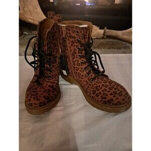 Time & Tru Womens Leopard Cheetah Animal Print Memory Foam  Boot size  7